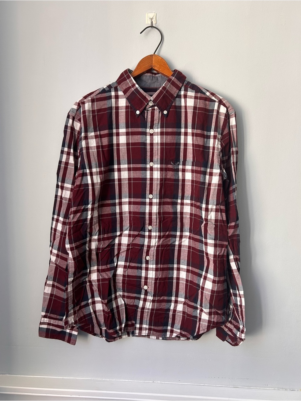 American Eagle Mens Classic Fit Med Red & White & Black Plaid Button L/S Shirt
